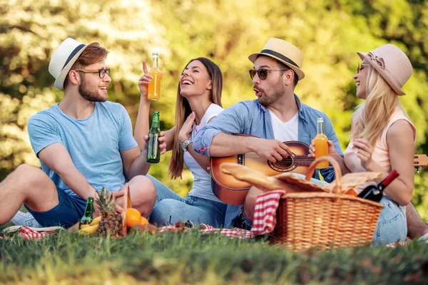 anh picnic he outfit