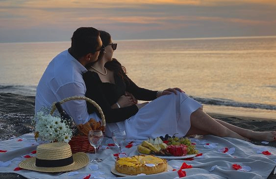 anh picnic he sunset couple