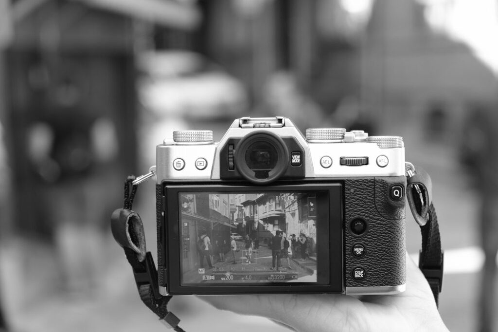 Máy ảnh full frame 4