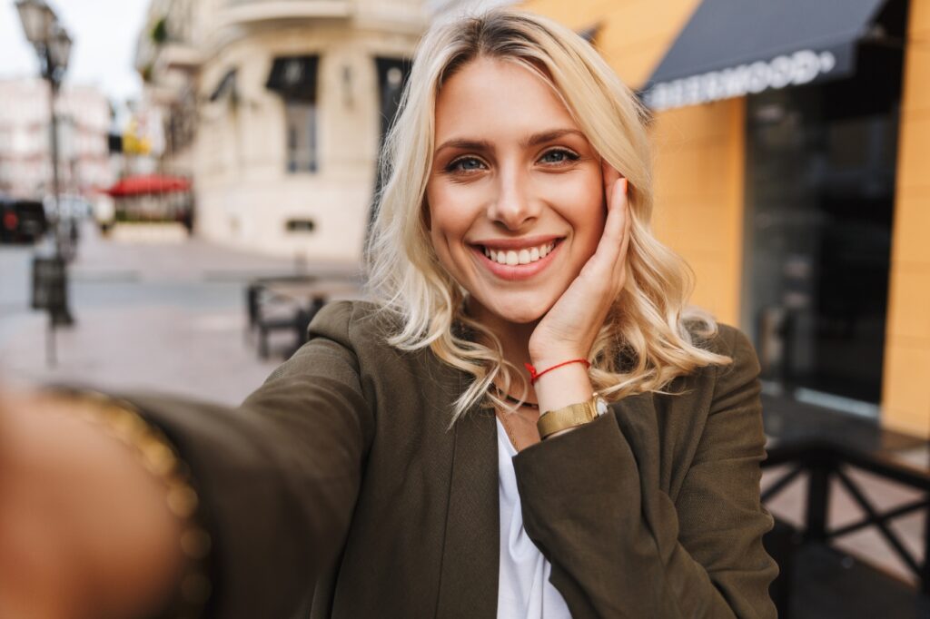 Chụp Selfie Sai Cách Khiến Bạn Già Hơn Cả Chục Tuổi 4 chụp selfie3